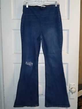 Tinseltown Jeans Juniors Size 11 High Rise Flare Pull On Distressed Stretch Blue